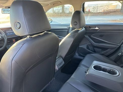 Used 2020 Volkswagen Jetta SE w/ SE Cold Weather Package image 23