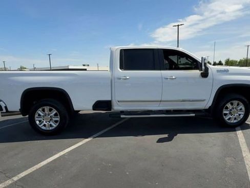 Used 2025 Chevrolet Silverado 2500 High Country w/ Technology Package AWD/4WD image 9
