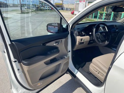 Used 2018 Honda Pilot Touring image 11