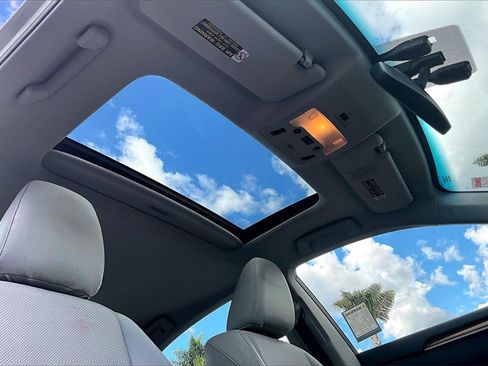 Used 2015 Lexus ES 300h image 15