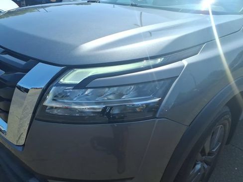 Used 2022 Nissan Pathfinder SV w/ SV Premium Package AWD/4WD image 11