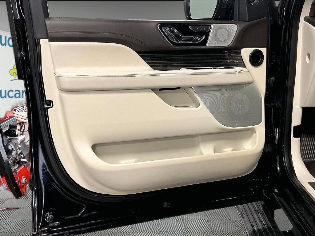 Used 2022 Lincoln Navigator L Black Label AWD/4WD image 9