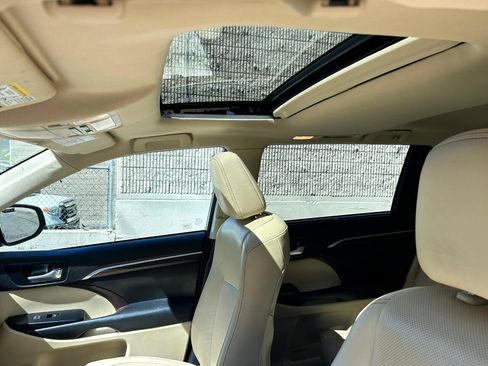 Used 2015 Toyota Highlander Limited image 23