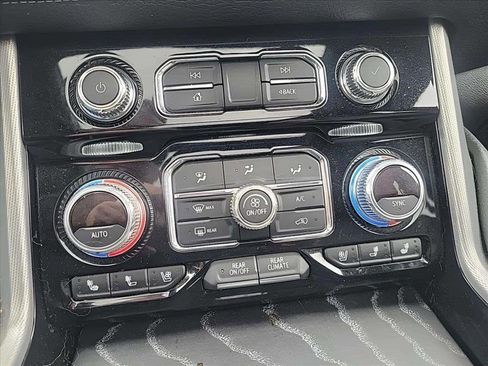 Used 2021 GMC Yukon XL Denali w/ Denali Premium Package image 12