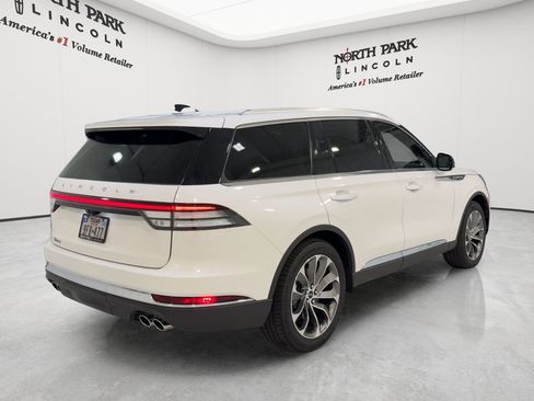 New 2026 Lincoln Aviator 2WD image 9