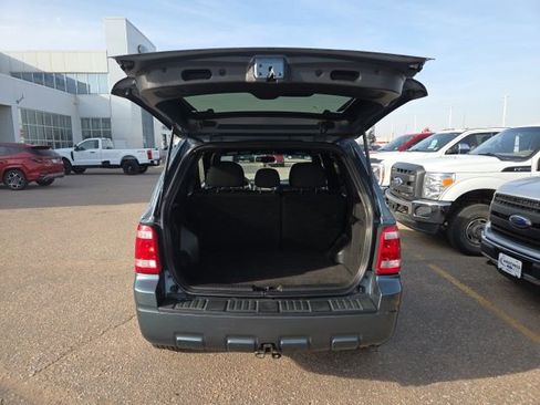 Used 2011 Ford Escape XLT w/ Class II Trailer Tow Pkg image 6