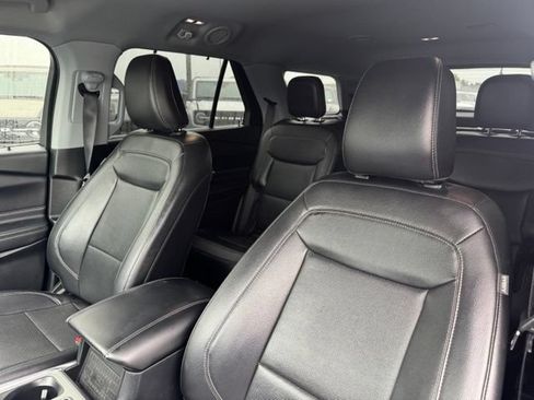 Used 2021 Ford Explorer Limited w/ Equipment Group 301A AWD/4WD image 26