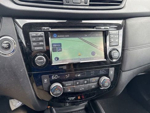 Used 2017 Nissan Rogue SL w/ SL Premium Package FWD image 12