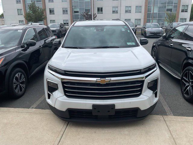 Used 2026 Chevrolet Traverse LT AWD/4WD image 2