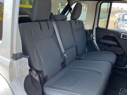 Used 2024 Jeep Wrangler Unlimited Sahara AWD/4WD image 20