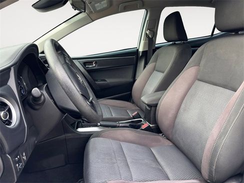 Used 2017 Toyota Corolla LE image 9