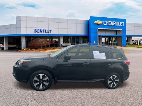 Used 2017 Subaru Forester 2.5i Limited image 2