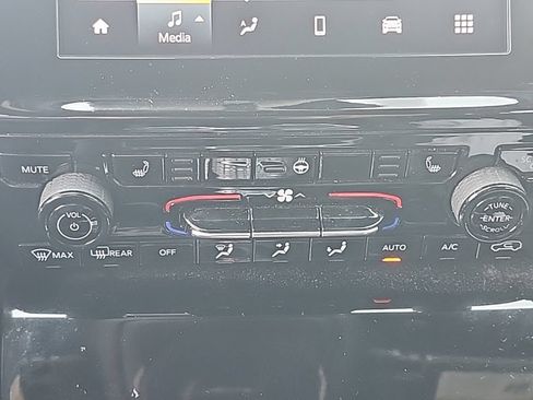 Certified 2023 Jeep Grand Cherokee Altitude AWD/4WD image 7