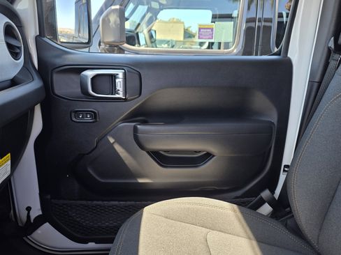 New 2025 Jeep Gladiator Willys image 16