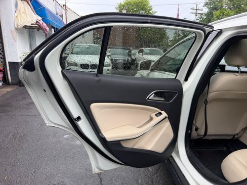 Used 2016 Mercedes-Benz GLA 250 image 28