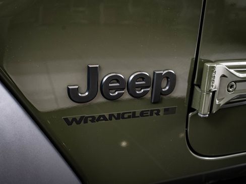 Used 2024 Jeep Wrangler Sport S image 15