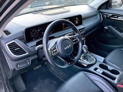 Used 2024 Kia Seltos SX w/ SX Sunroof Package image 11