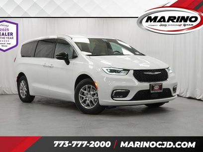 New 2026 Chrysler Pacifica Select