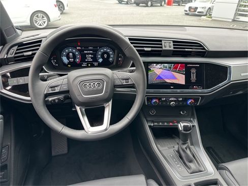 New 2025 Audi Q3 2.0T Premium image 14