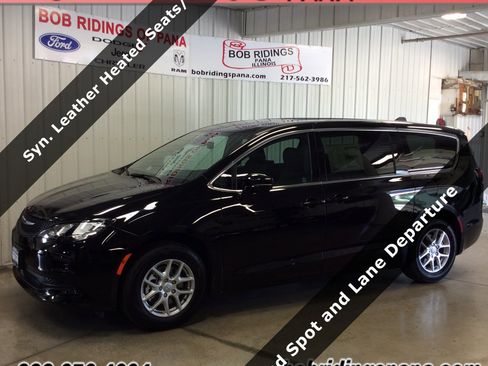 New 2025 Chrysler Voyager LX image 1