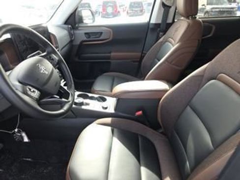 Used 2025 Ford Bronco Sport Outer Banks w/ Outer Banks Tech Package+ image 2