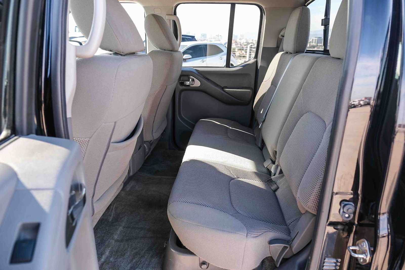 Used 2018 Nissan Frontier SV w/ Value Truck Package RWD image 18