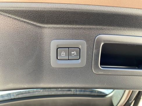 Certified 2025 MAZDA CX-70 Plug-In Hybrid w/ Premium Plus image 33