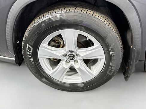 Used 2020 Toyota Highlander LE image 38