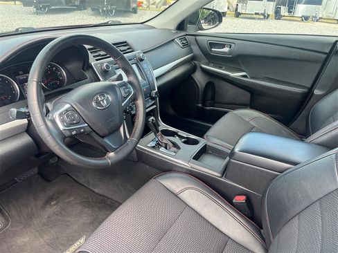 Used 2016 Toyota Camry SE FWD image 9