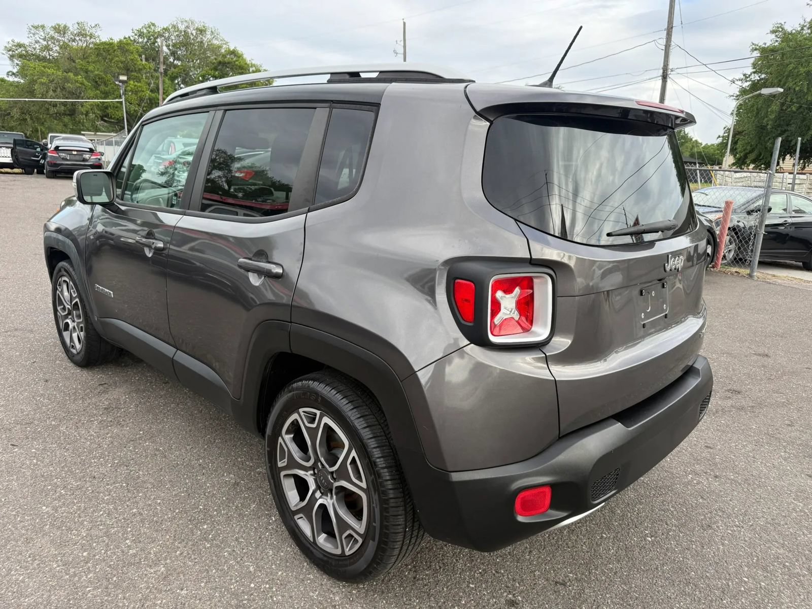 Used 2017 Jeep Renegade Limited FWD image 7