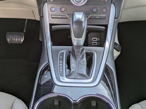 Used 2018 Ford Edge Titanium w/ Equipment Group 301A AWD/4WD image 16