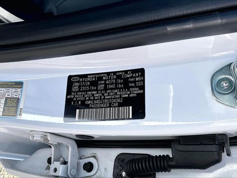 Used 2024 Hyundai Elantra Limited FWD image 36