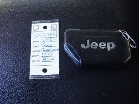 Used 2021 Jeep Gladiator Willys image 31