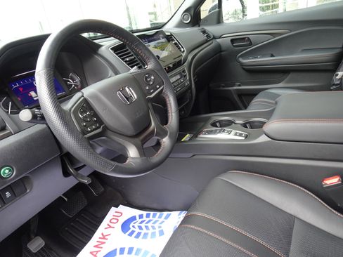 Used 2025 Honda Passport TrailSport image 13