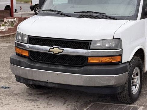 Used 2019 Chevrolet Express 3500 w/ Driver Convenience Package image 10