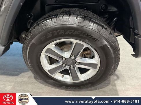 Used 2018 Jeep Wrangler Unlimited Sahara image 11