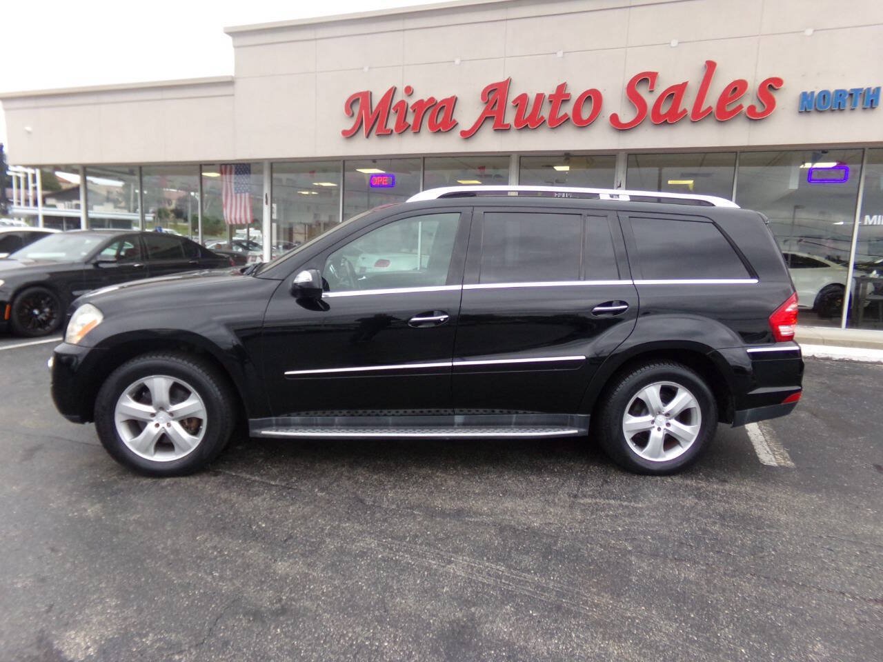 Used 2010 Mercedes-Benz GL 450 4MATIC w/ Premium 1 Pkg image 2