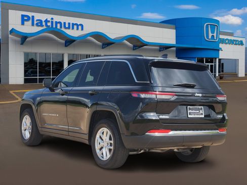 Used 2025 Jeep Grand Cherokee Laredo X RWD image 5