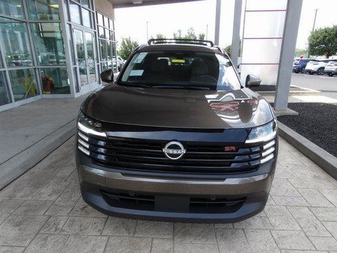 Used 2025 Nissan Kicks SR image 2