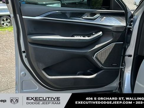Used 2023 Jeep Grand Cherokee Trailhawk w/ Luxury Tech Group III AWD/4WD image 10