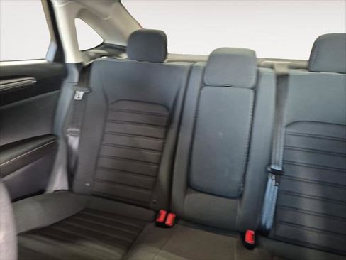 Used 2020 Ford Fusion SE image 15