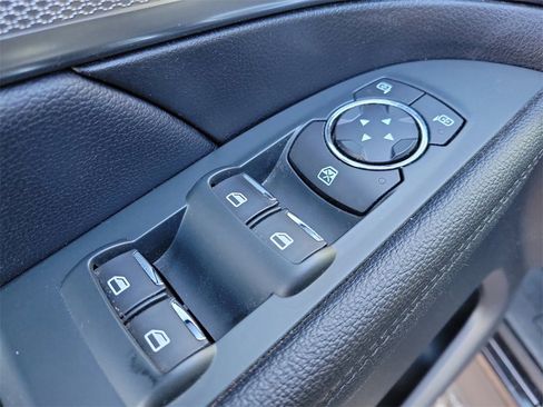 Used 2018 Ford Explorer XLT image 17