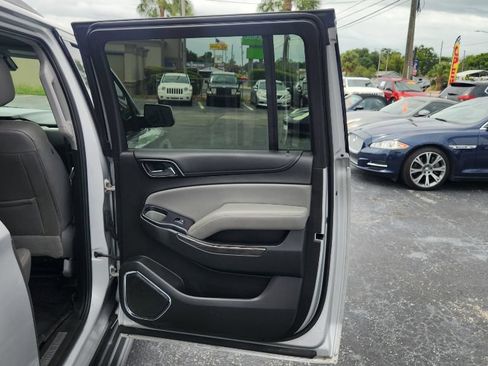 Used 2018 Chevrolet Suburban LT RWD image 13