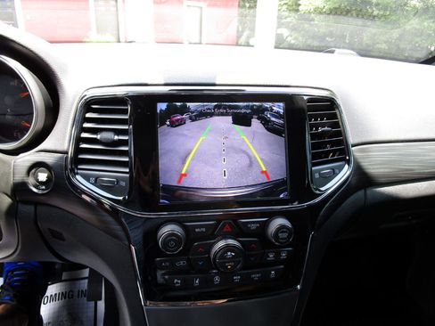 Used 2020 Jeep Grand Cherokee Altitude image 16