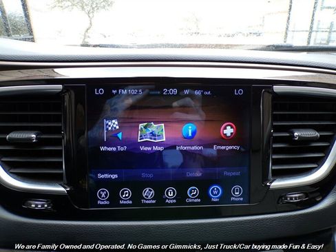 Used 2017 Chrysler Pacifica Touring-L Plus image 44