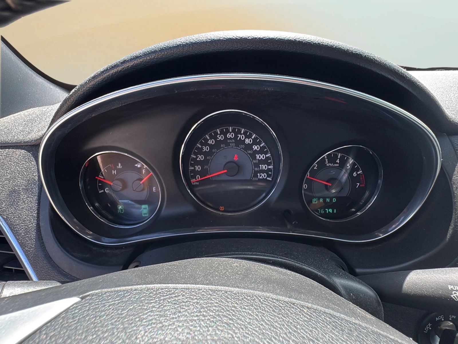 Used 2013 Chrysler 200 S FWD image 16