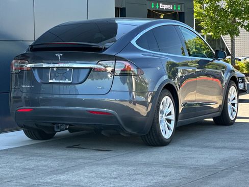 Used 2018 Tesla Model X 75D AWD/4WD image 3