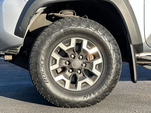 Used 2019 Toyota Tacoma TRD Off-Road image 23
