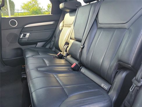 Used 2020 Land Rover Discovery Landmark AWD/4WD image 14