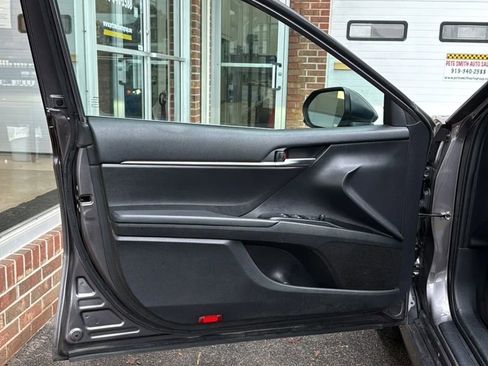 Used 2020 Toyota Camry LE image 10